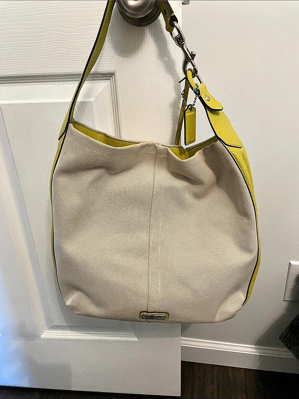 Coach Avery Hobo Bag Yellow & Cream